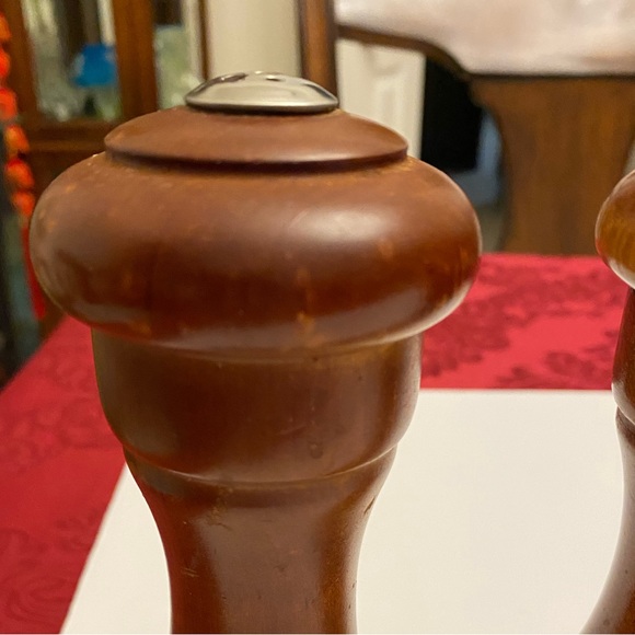 Vintage Wooden Brown Salt Shaker and Pepper Mill Grinder - Picture 7 of 13
